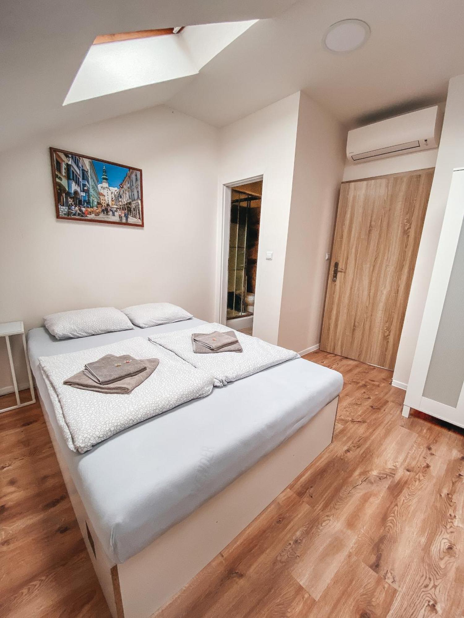 Blue Lotus Apartments Bratislava Exterior foto
